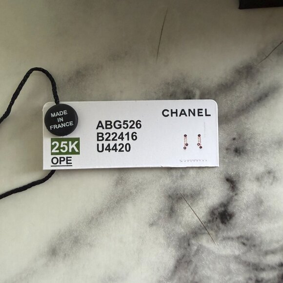 NWT Chanel 25K Black Enamel CC & Star Pendant Chain Earrings – Gold Tone, Rare - Picture 5 of 8